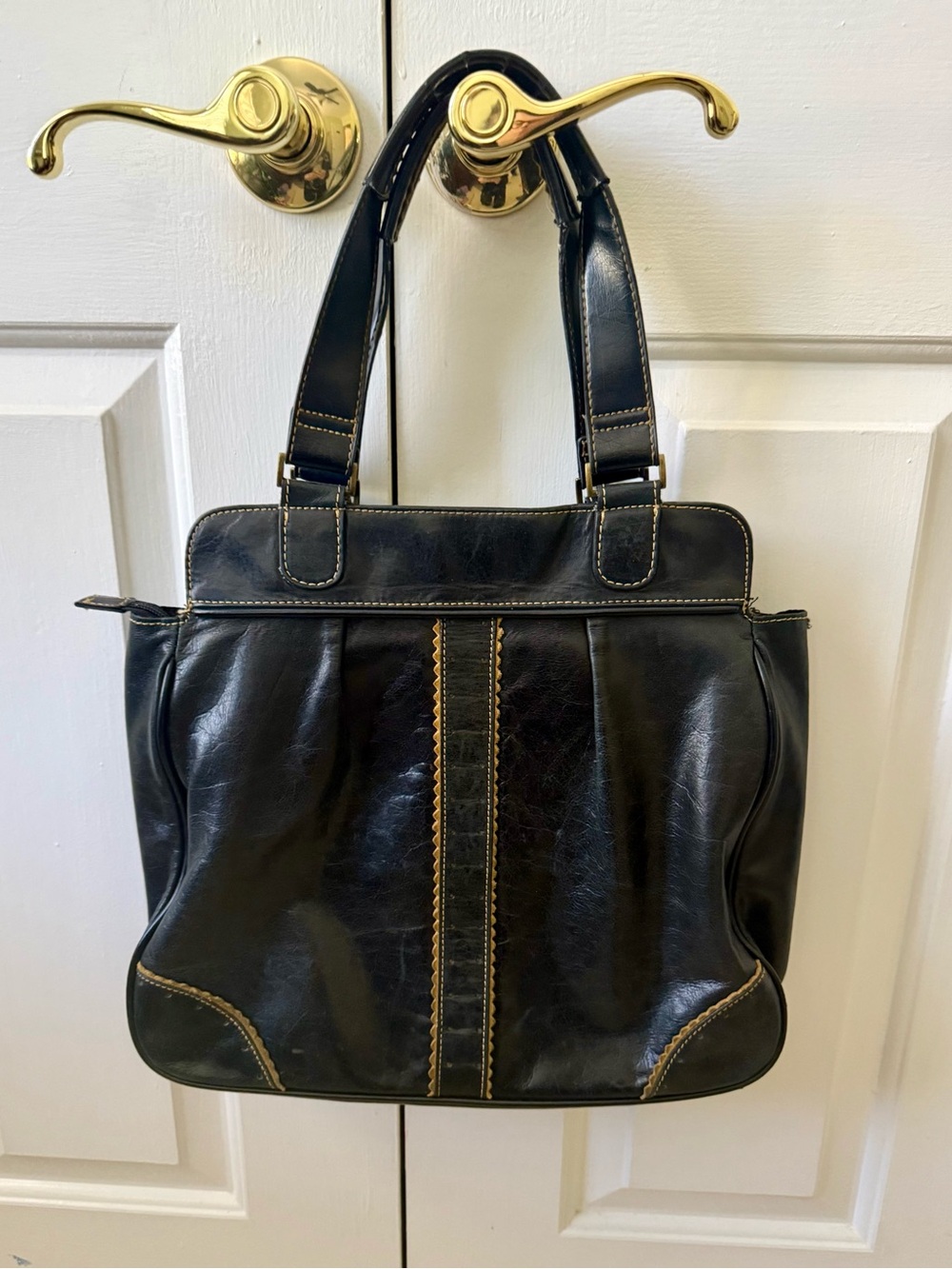 Kenneth Cole Reaction Black Leather Handbag/Tote with Tan Stitching